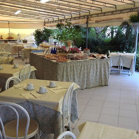 Grappolo D'Oro Hotel Пиетрасанта Екстериор снимка