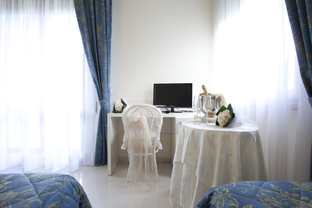 Grappolo D'Oro Hotel Пиетрасанта Стая снимка